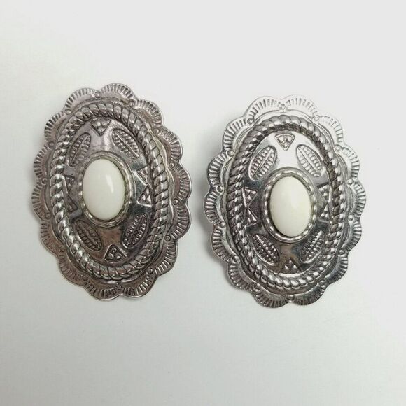 Vintage Southwestern Style Oval Stud Earrings, Silver Tone White Enamel - Picture 6 of 6